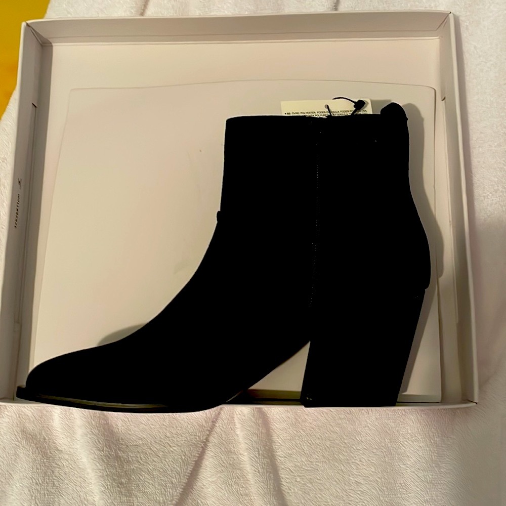 Women’s size 8.5 black, heeled booties.